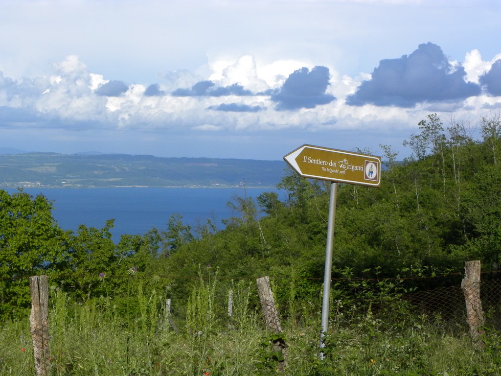 «Camminare è godere, non tendiniti e sofferenze» | Luca Berchicci e la Tuscia