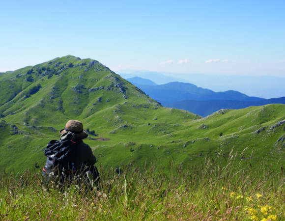 Viaggi a piedi sospesi in aprile